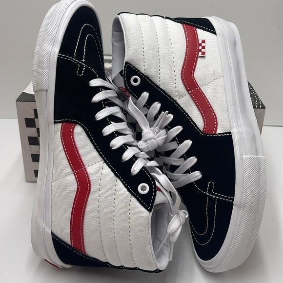 Vans WMNS Skate Sk8-Hi
Athletic Black/Red
VN0A5FCC458 Sneakers - Picture 11 of 16